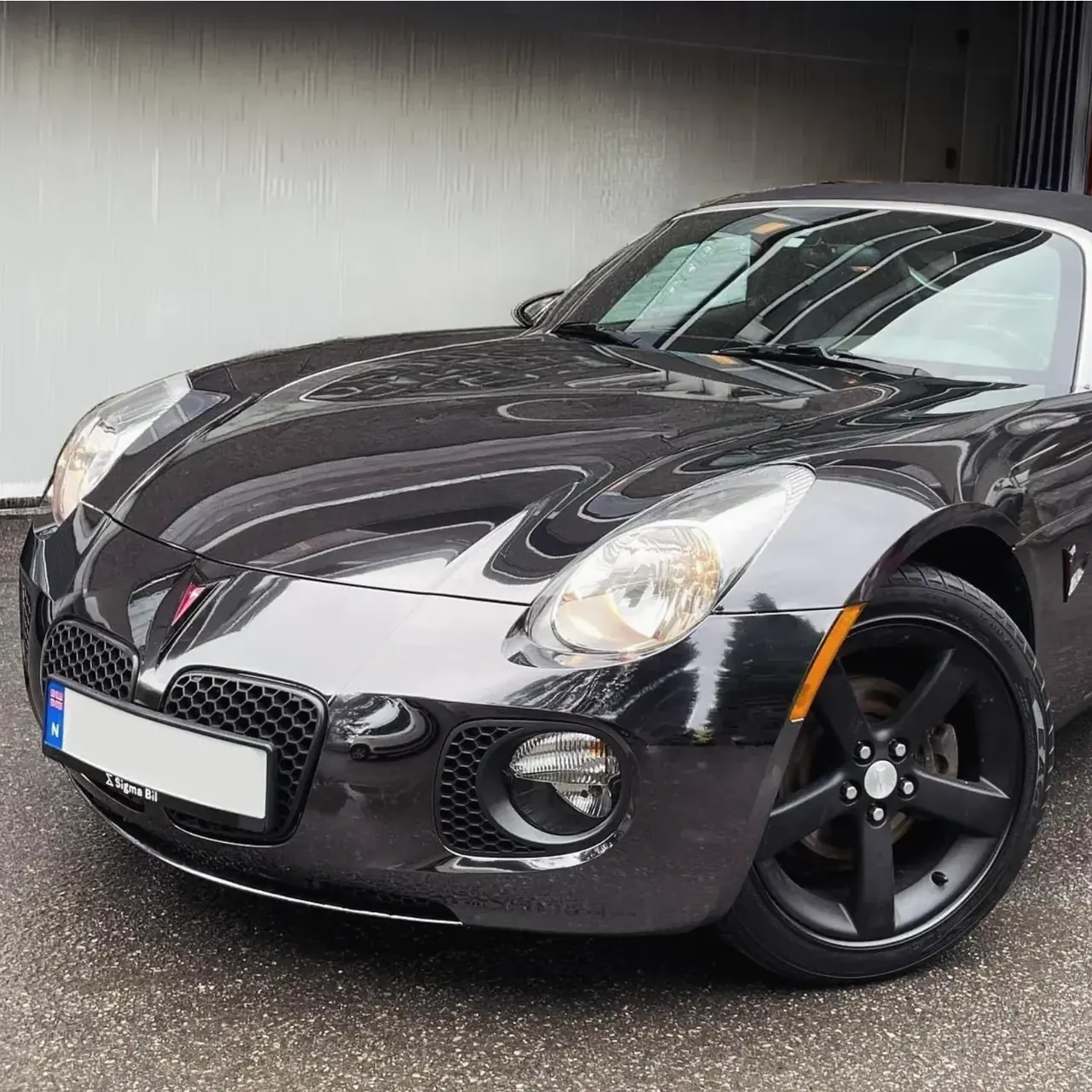 Pontiac Solstice with deep gloss